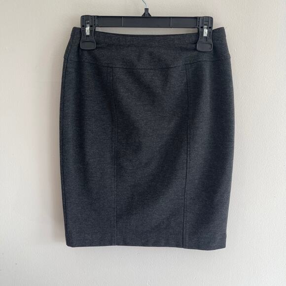 Size Small Ellen Tracy Pull on Pencil Skirt - Picture 1 of 3